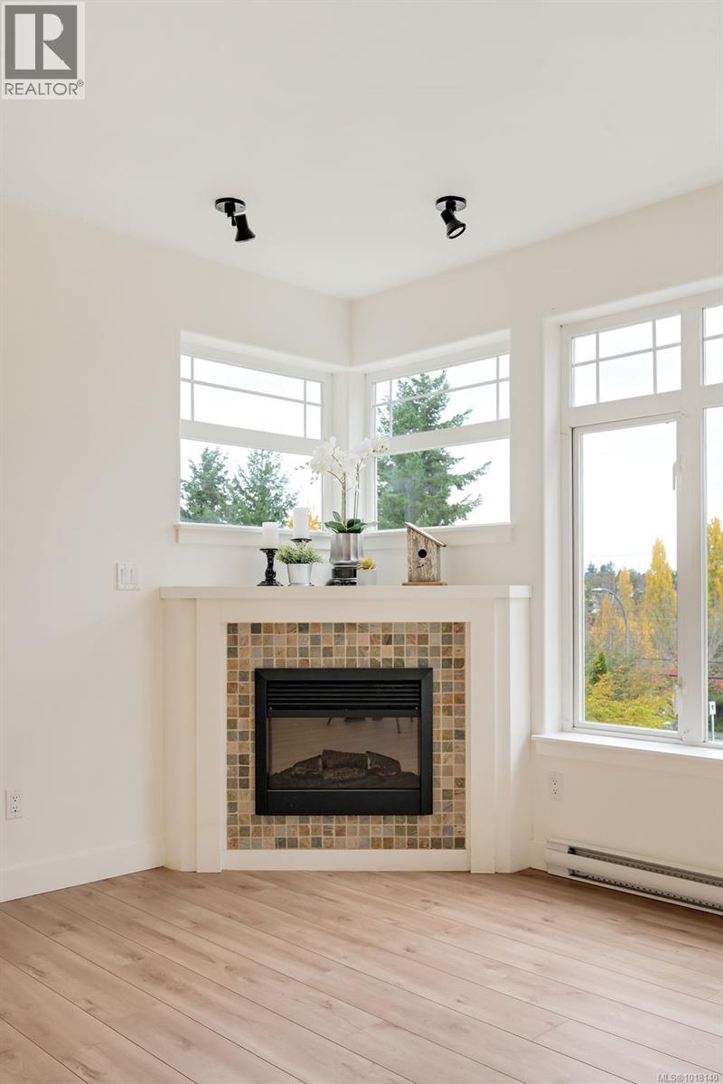 309D 1115 Craigflower Rd, Esquimalt