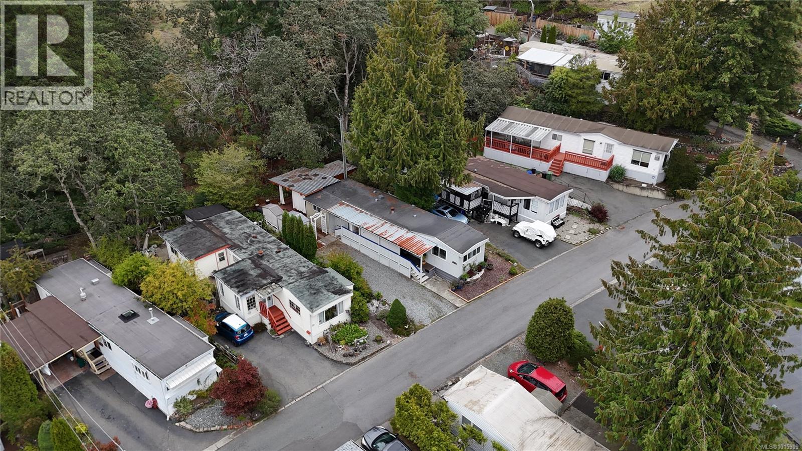 #11 2587 SELWYN RD - 22