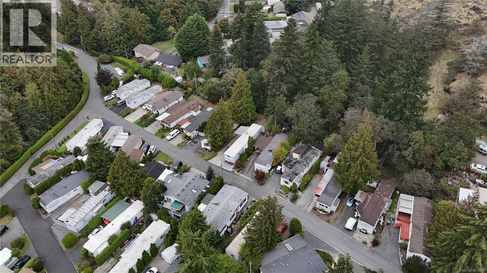 #11 2587 SELWYN RD - 25
