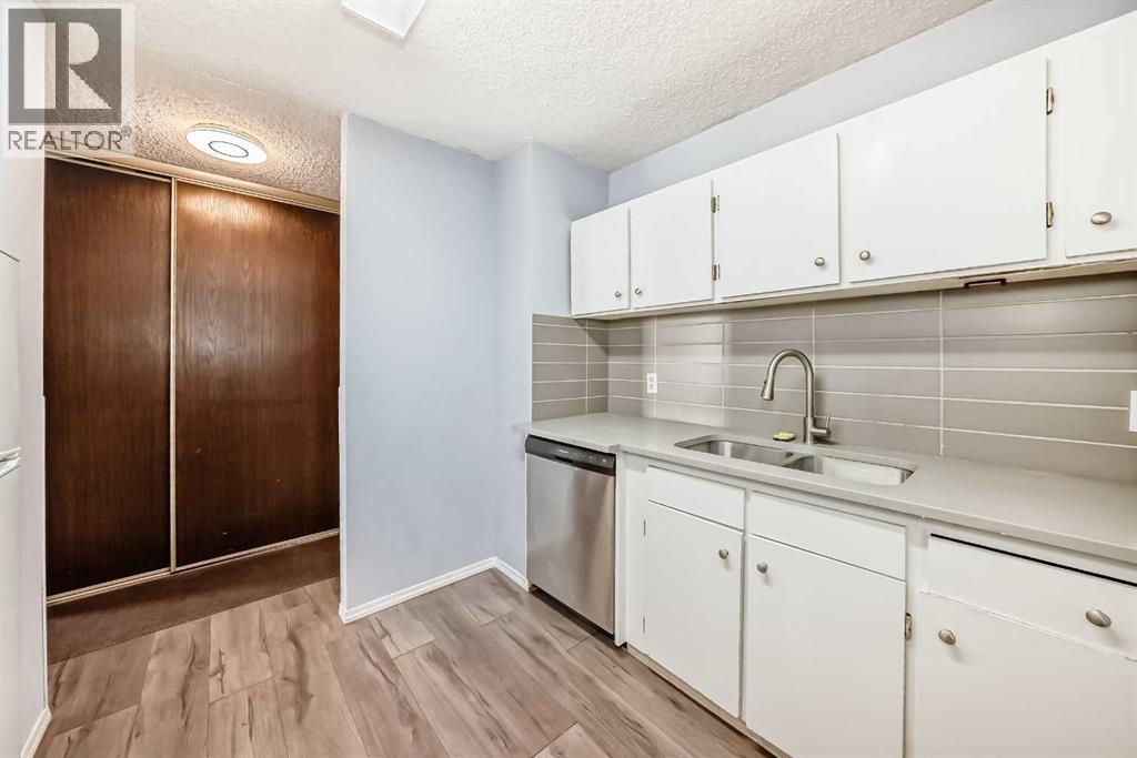 Single Family House for Sale in   Dalton Drive NW Dalhousie Calgary 