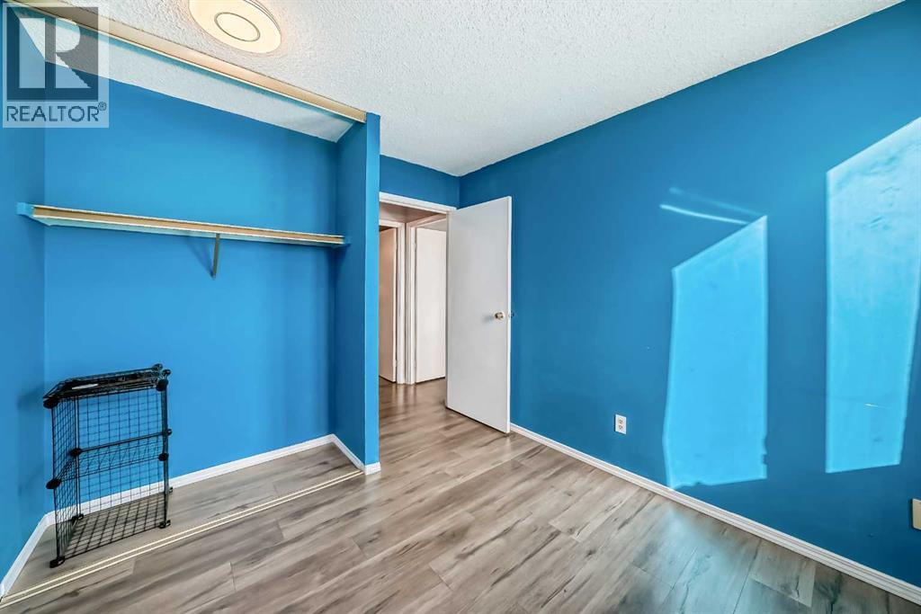 Single Family House for Sale in   Dalton Drive NW Dalhousie Calgary 