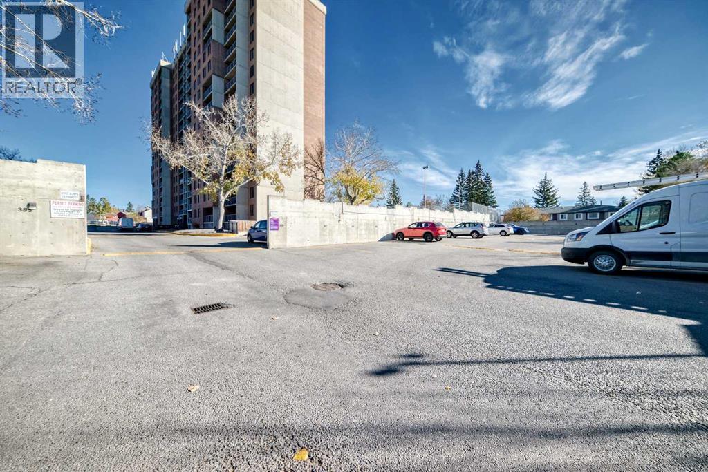 Single Family House for Sale in   Dalton Drive NW Dalhousie Calgary 
