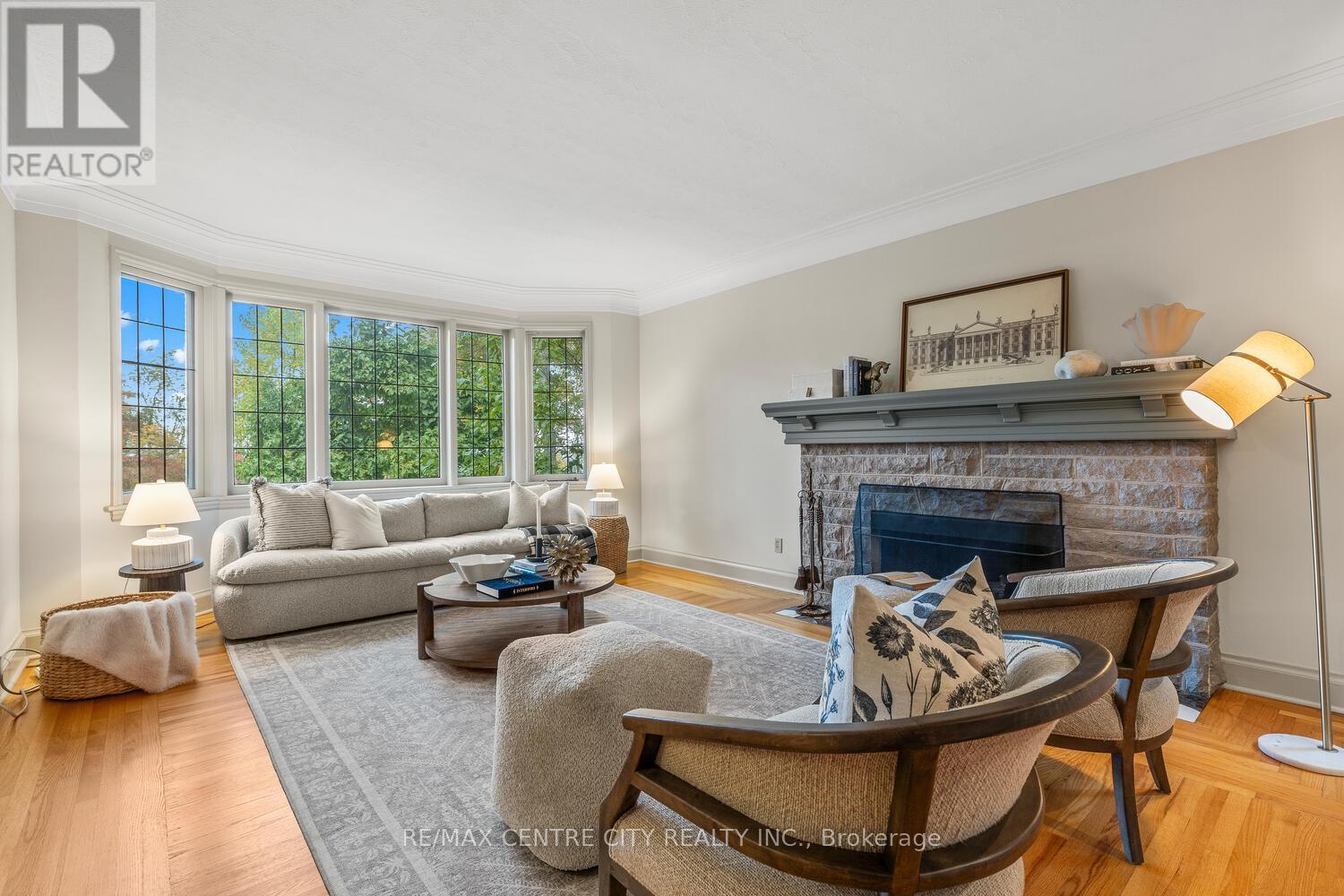 Single Family House for Sale in  SCENIC DRIVE Hamilton (Mountview) 