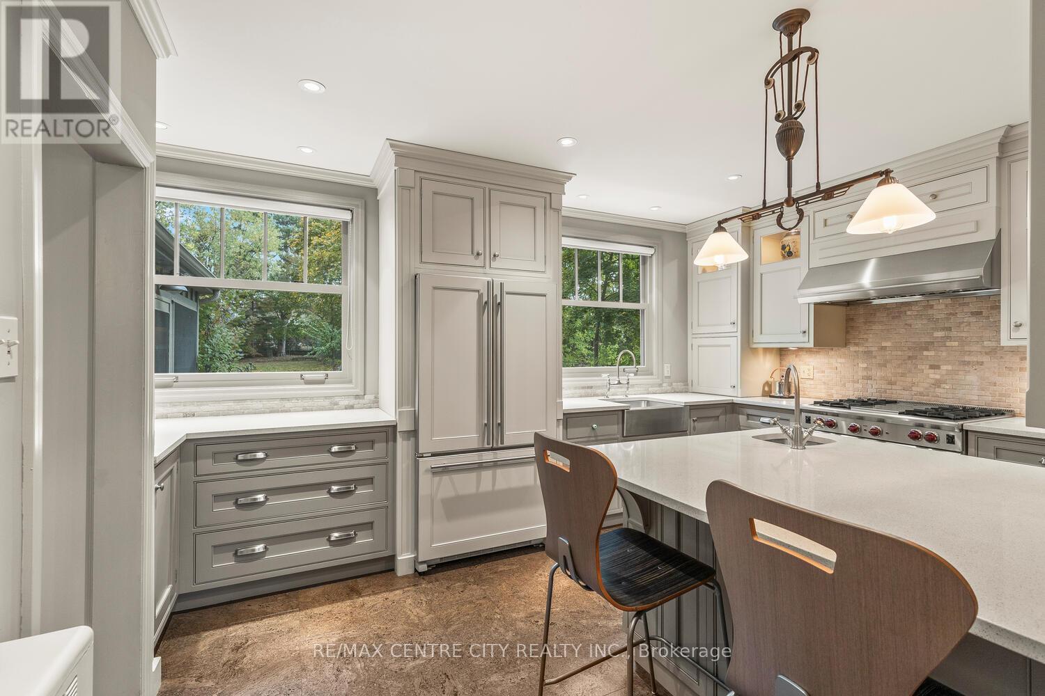 Single Family House for Sale in  SCENIC DRIVE Hamilton (Mountview) 