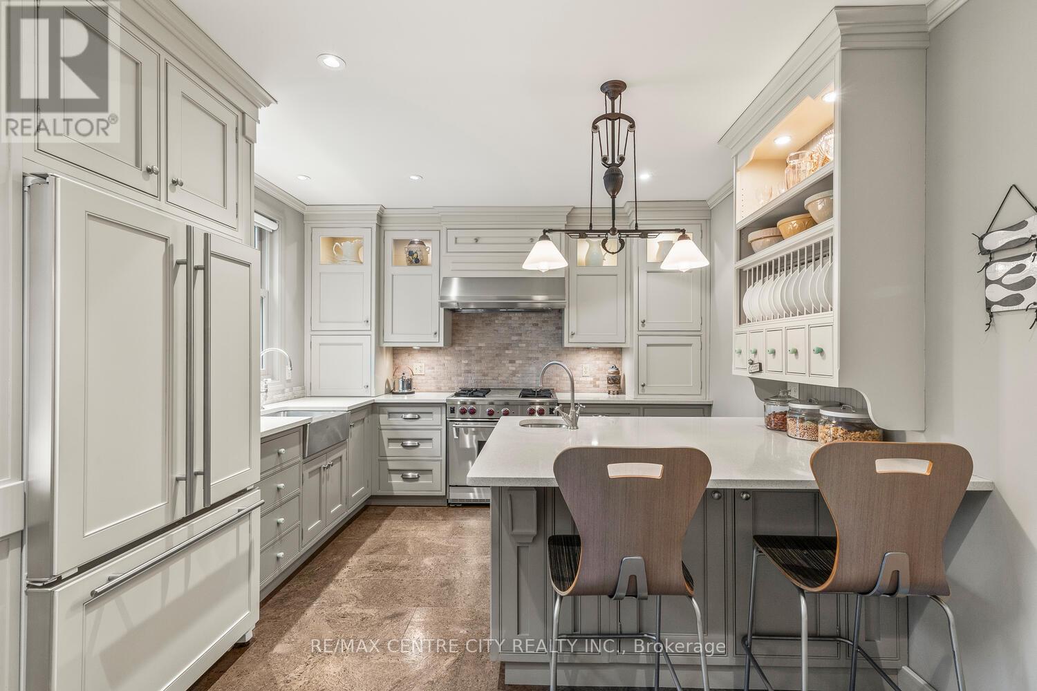 Single Family House for Sale in  SCENIC DRIVE Hamilton (Mountview) 