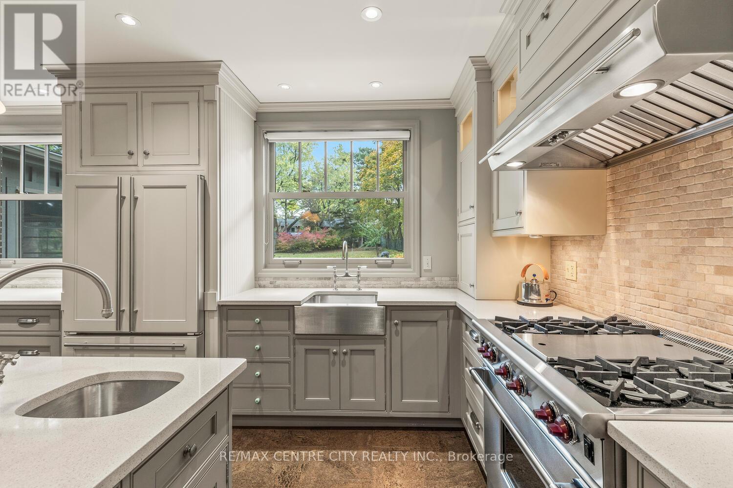 Single Family House for Sale in  SCENIC DRIVE Hamilton (Mountview) 