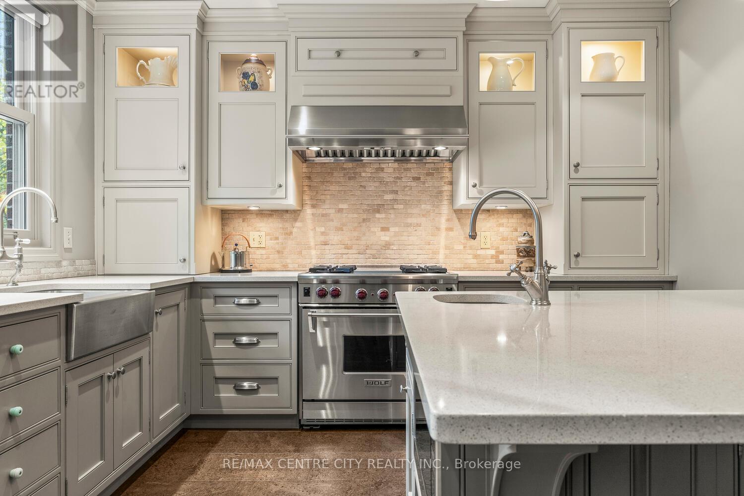 Single Family House for Sale in  SCENIC DRIVE Hamilton (Mountview) 