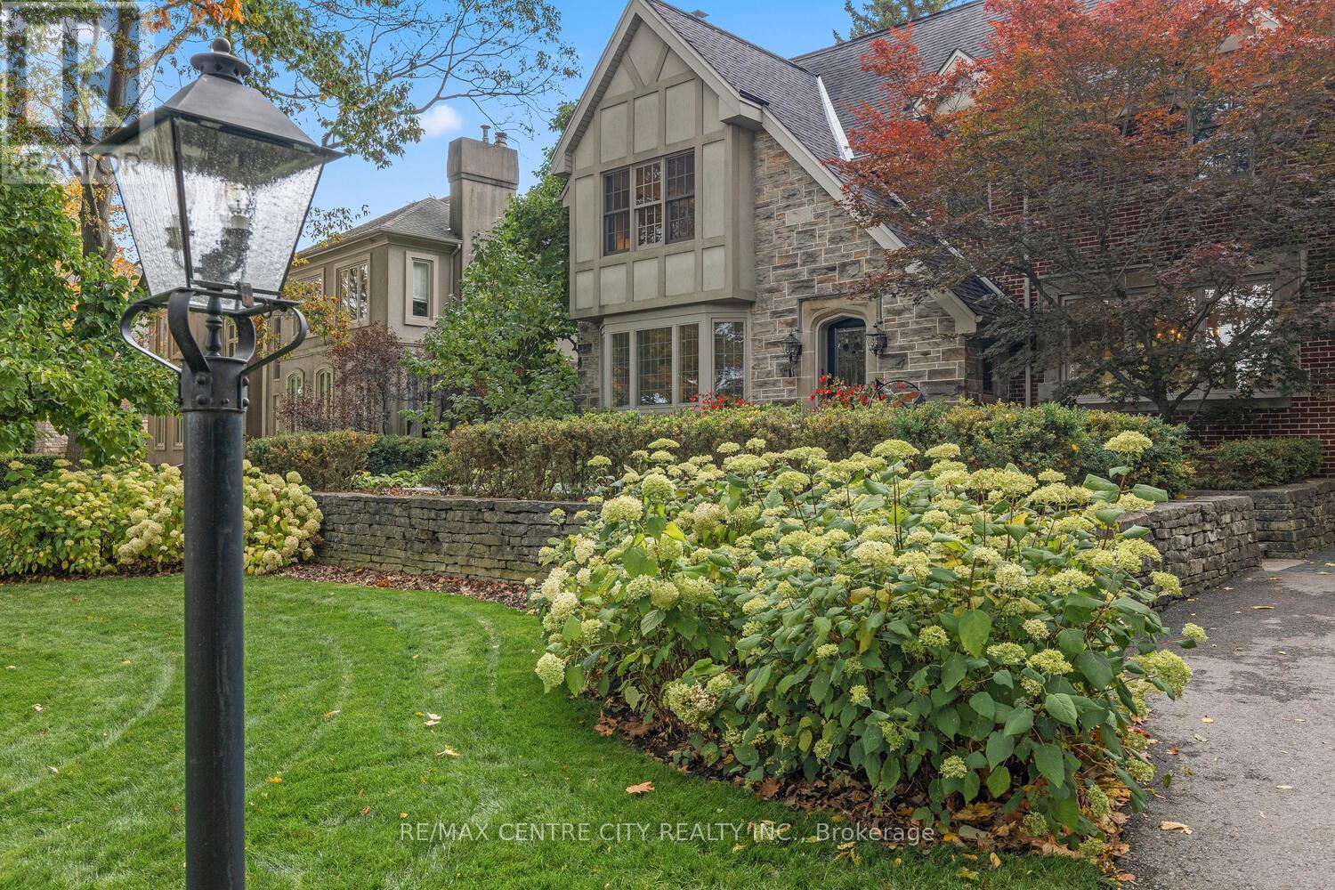 Single Family House for Sale in  SCENIC DRIVE Hamilton (Mountview) 