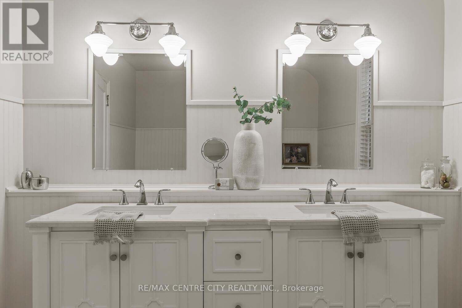 Single Family House for Sale in  SCENIC DRIVE Hamilton (Mountview) 