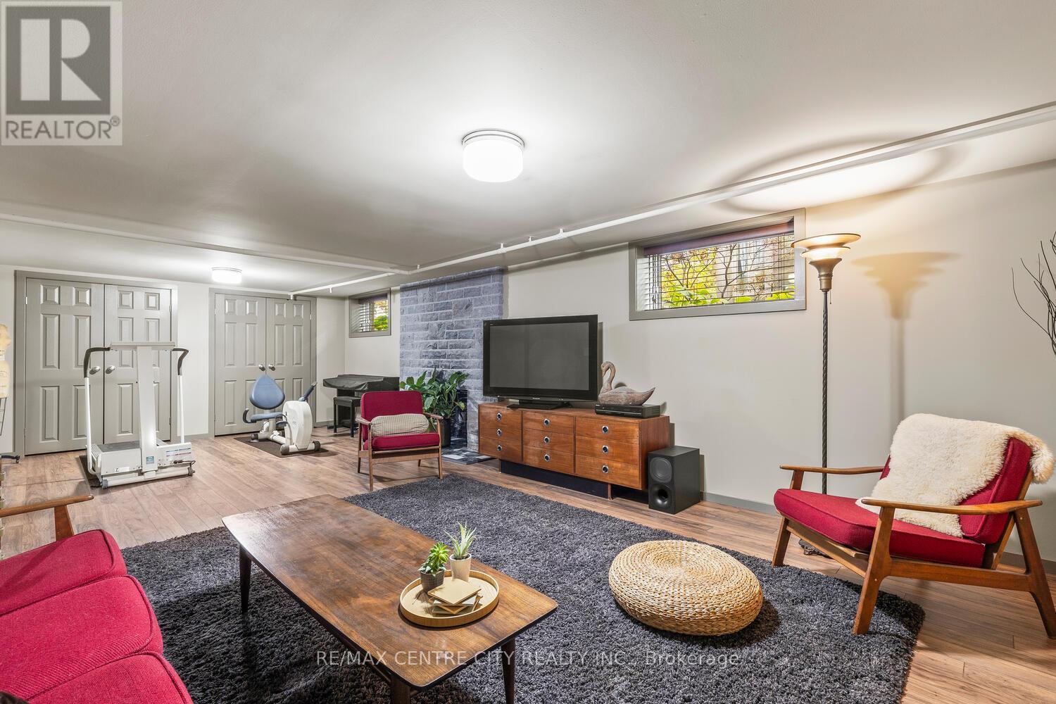 Single Family House for Sale in  SCENIC DRIVE Hamilton (Mountview) 