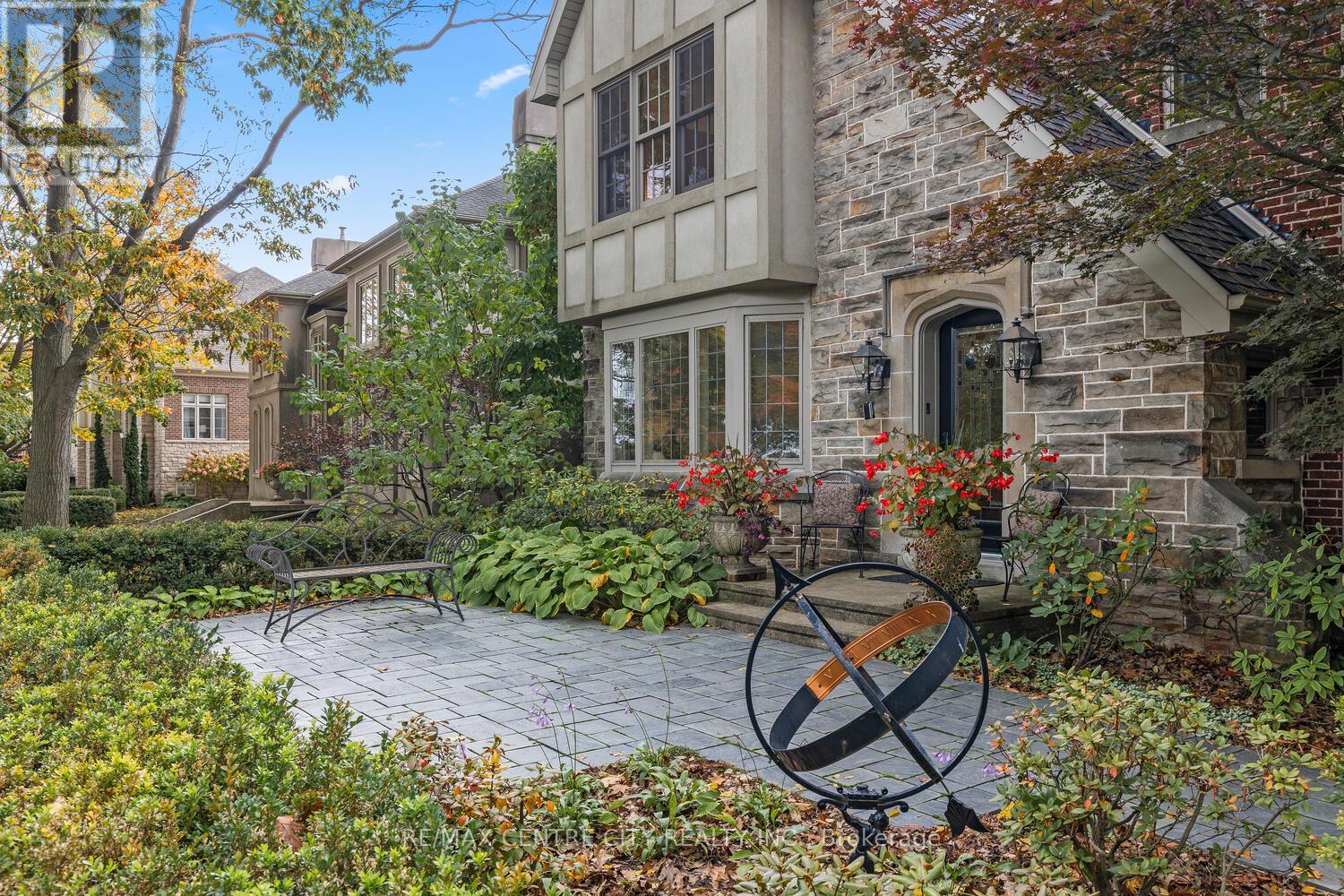 Single Family House for Sale in  SCENIC DRIVE Hamilton (Mountview) 