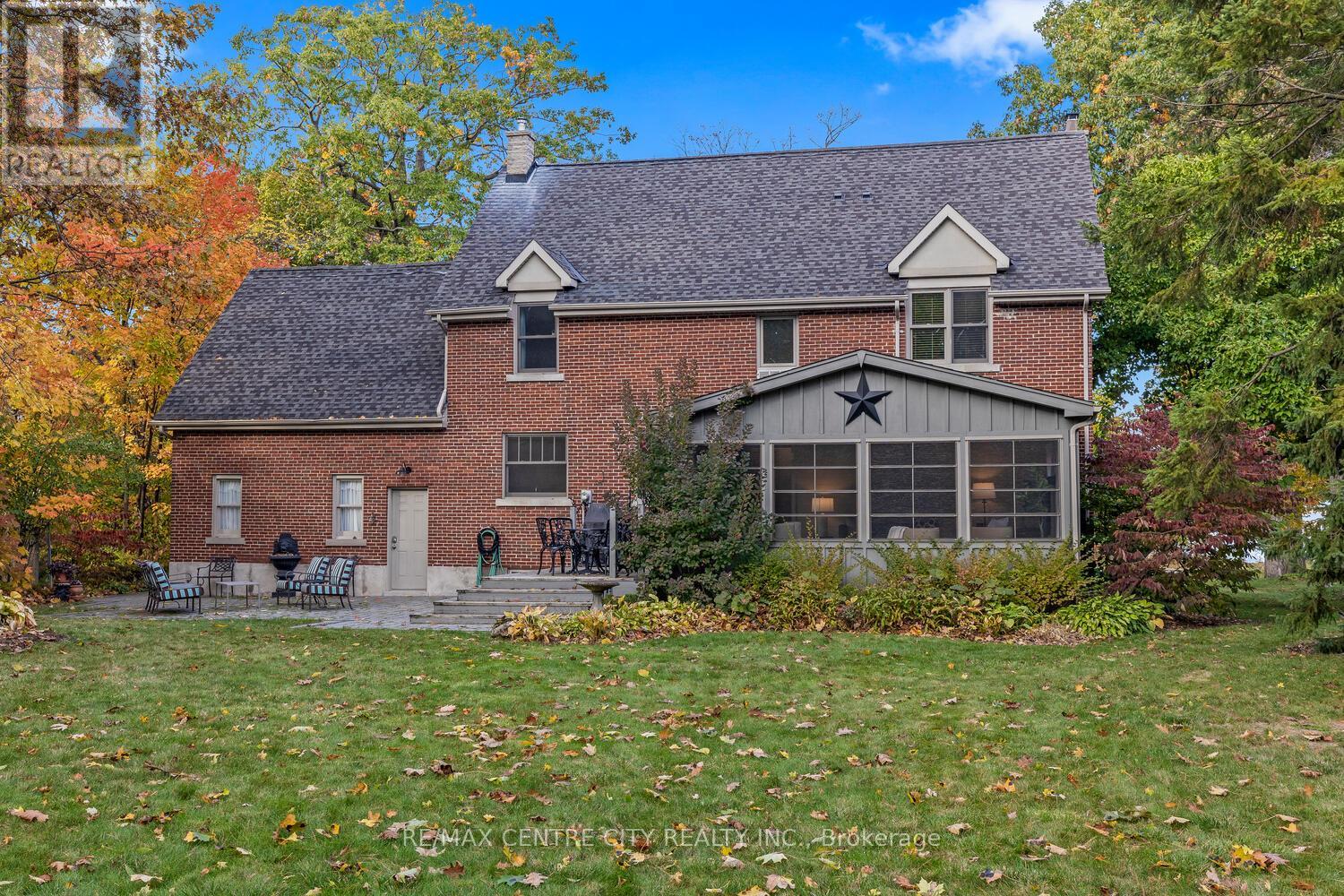 Single Family House for Sale in  SCENIC DRIVE Hamilton (Mountview) 