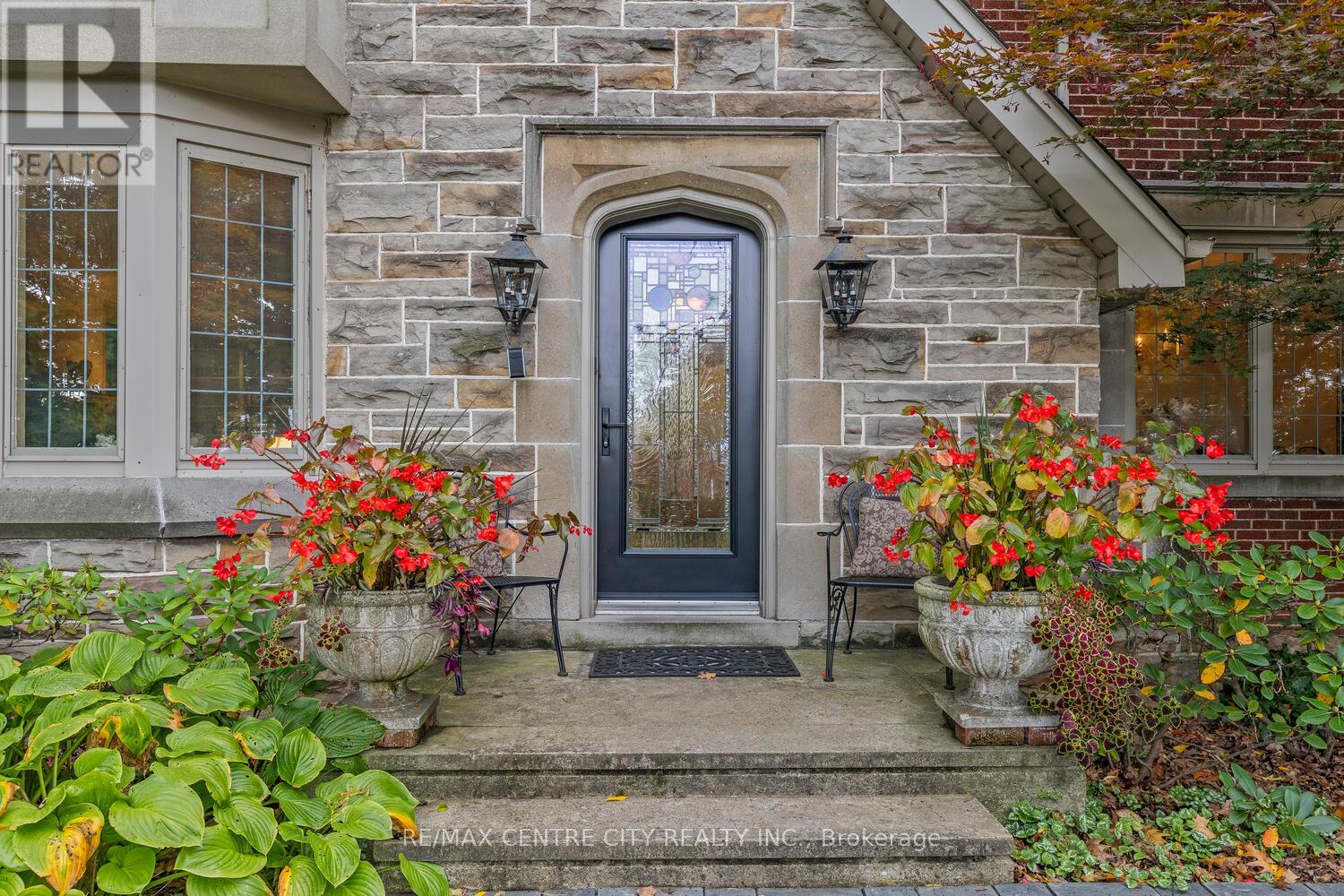 Single Family House for Sale in  SCENIC DRIVE Hamilton (Mountview) 