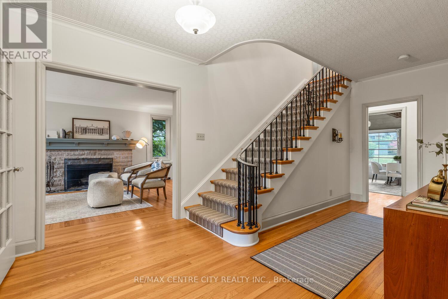 Single Family House for Sale in  SCENIC DRIVE Hamilton (Mountview) 