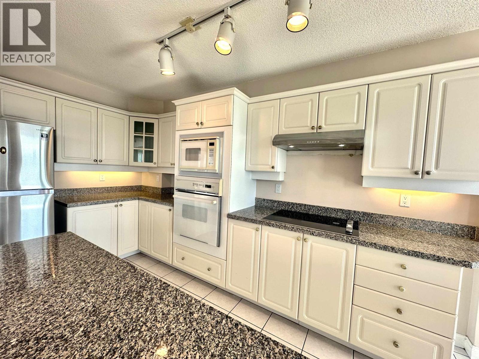 20C 338 TAYLOR WAY, West Vancouver