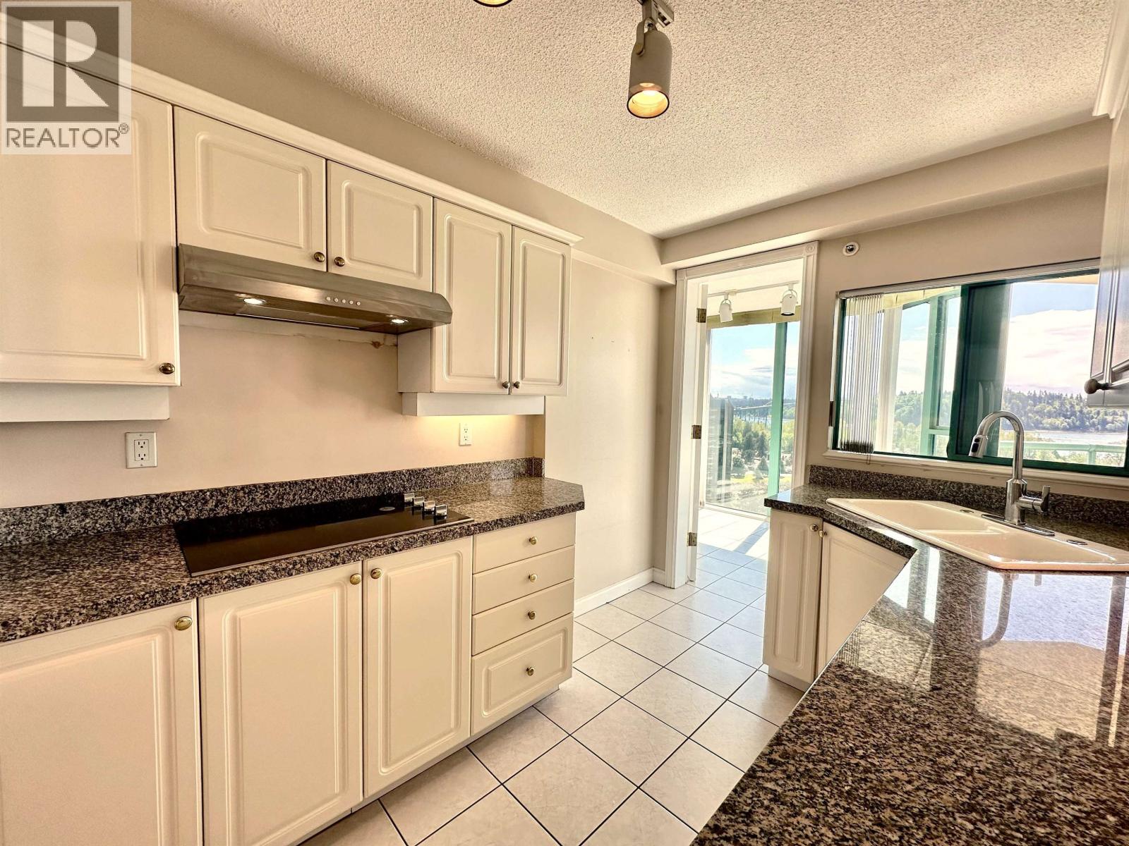 20C 338 TAYLOR WAY, West Vancouver