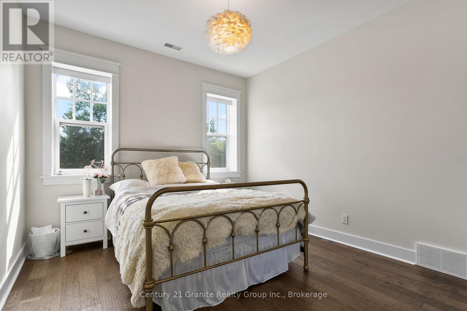 2194 UNICORN ROAD - 32