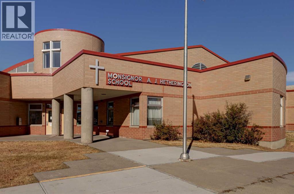 Single Family House for Sale in  Coral Reef Bay NE Coral Springs Calgary 