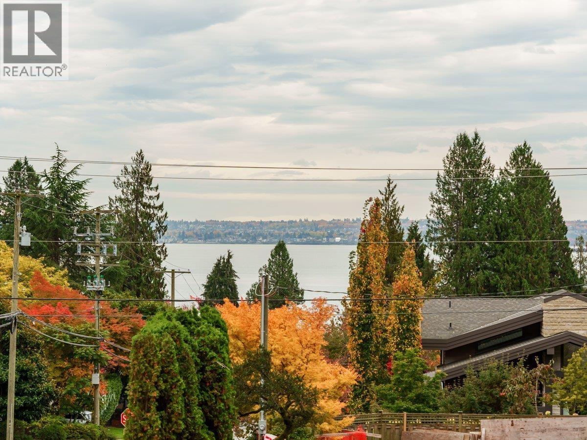 2508 NELSON AVENUE, West Vancouver