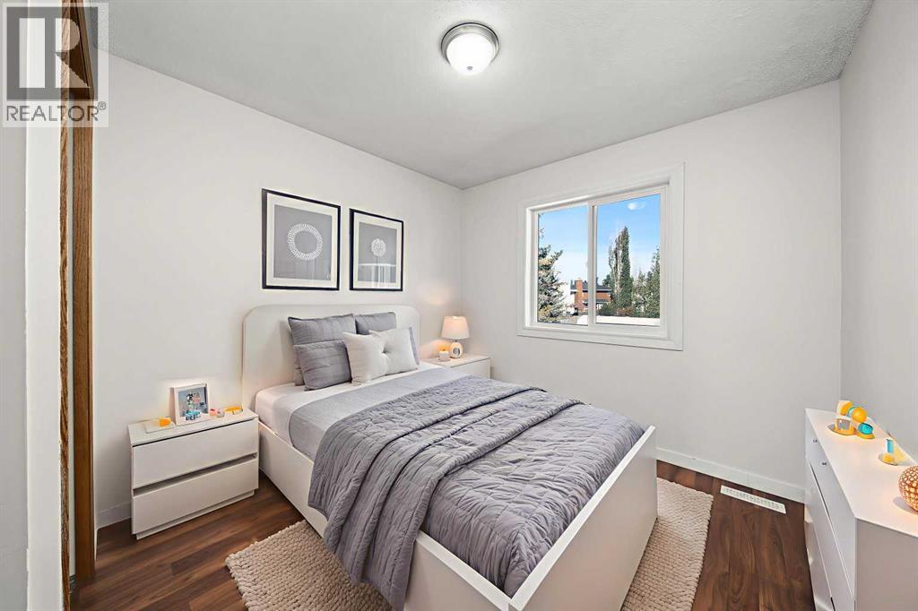 Single Family House for Sale in  Riverside Crescent SE Riverbend Calgary 