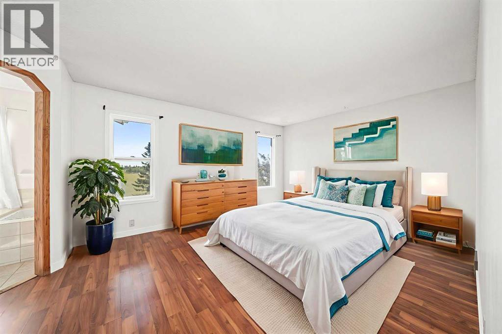 Single Family House for Sale in  Riverside Crescent SE Riverbend Calgary 