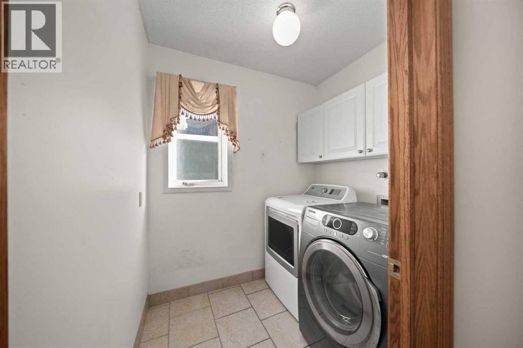 Single Family House for Sale in  Riverside Crescent SE Riverbend Calgary 