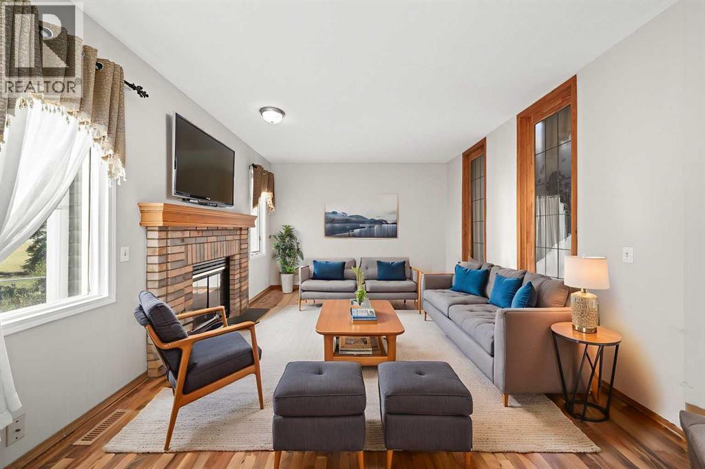 Single Family House for Sale in  Riverside Crescent SE Riverbend Calgary 