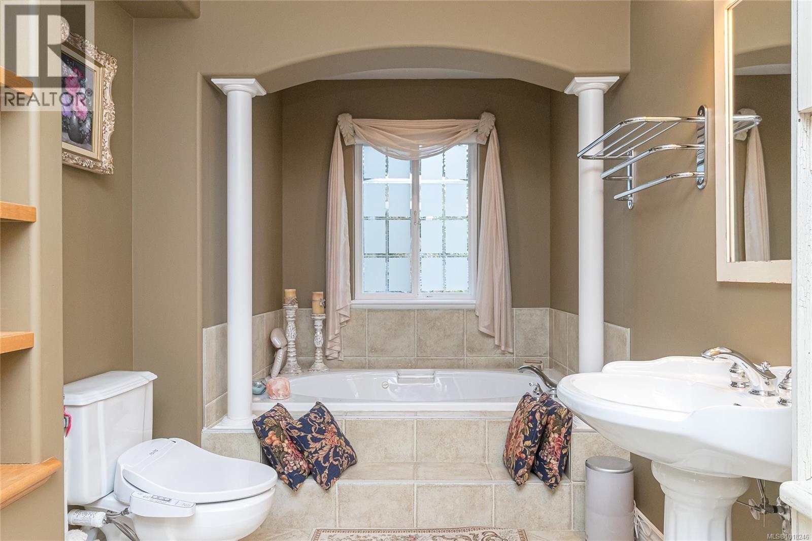 4512 Gordon Point Drive, Saanich