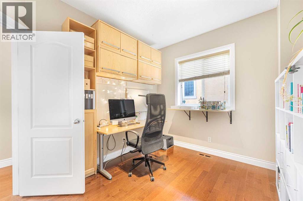 Single Family House for Sale in  Tusslewood Heights NW Tuscany Calgary 