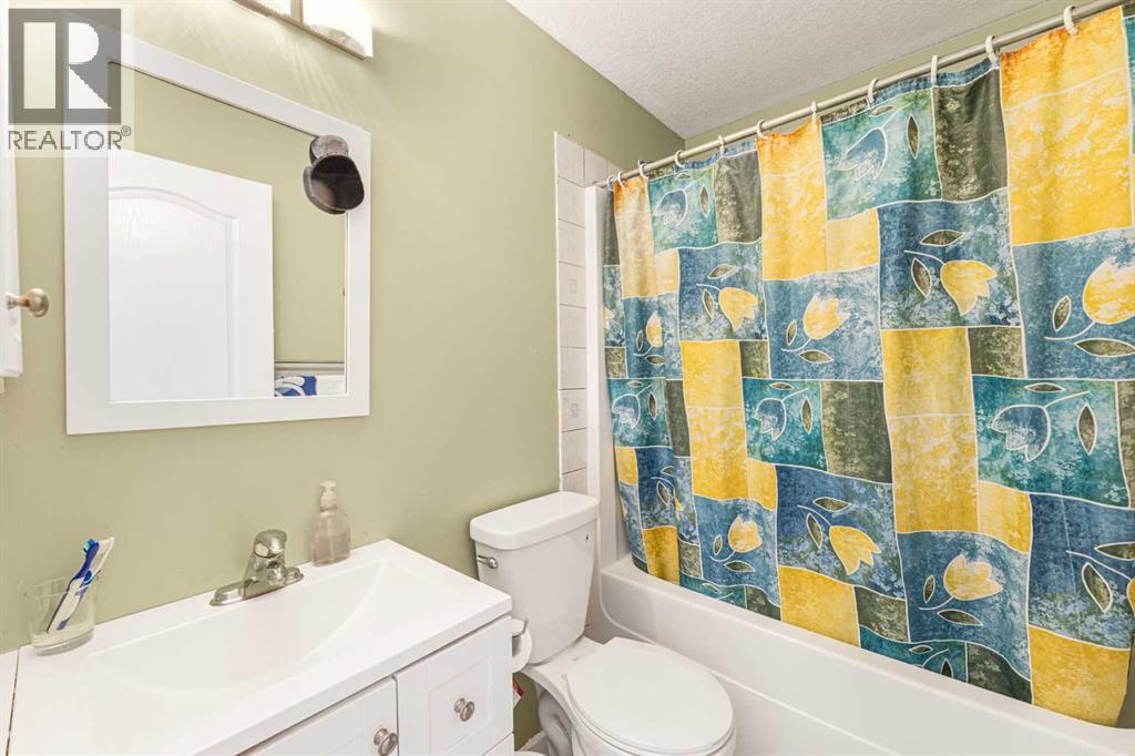 Single Family House for Sale in  Tusslewood Heights NW Tuscany Calgary 