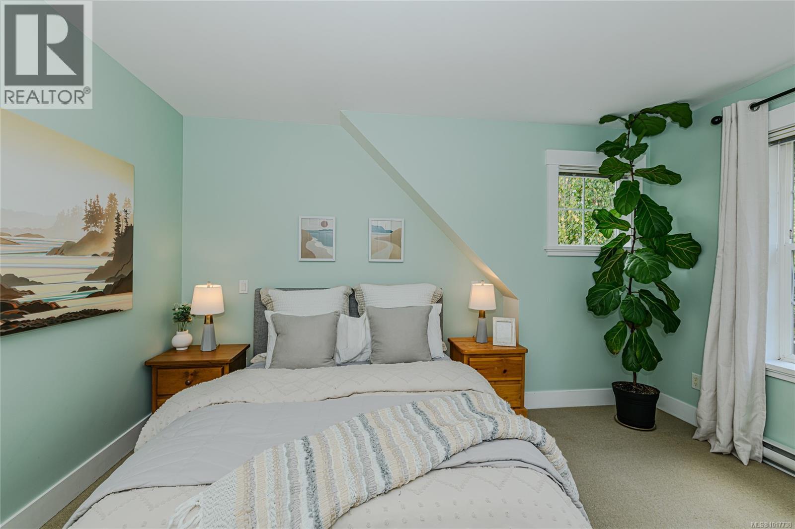 1 2738 Fifth Street, Victoria