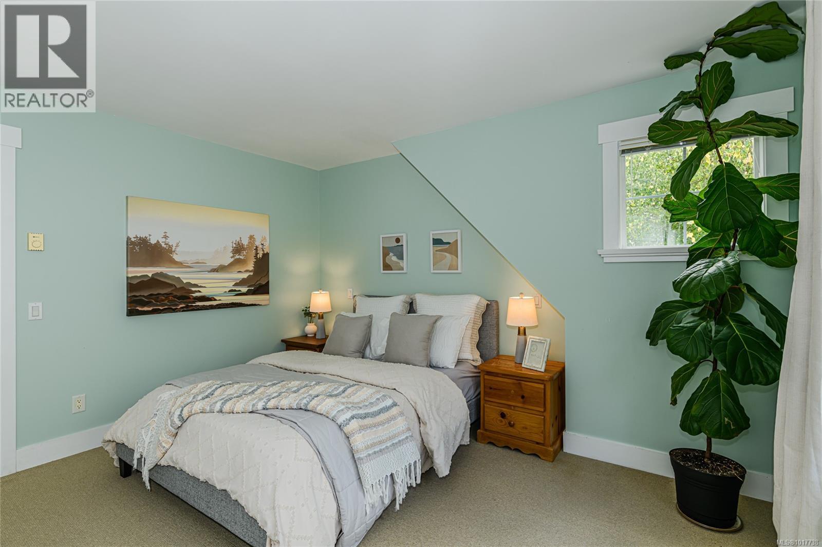 1 2738 Fifth Street, Victoria