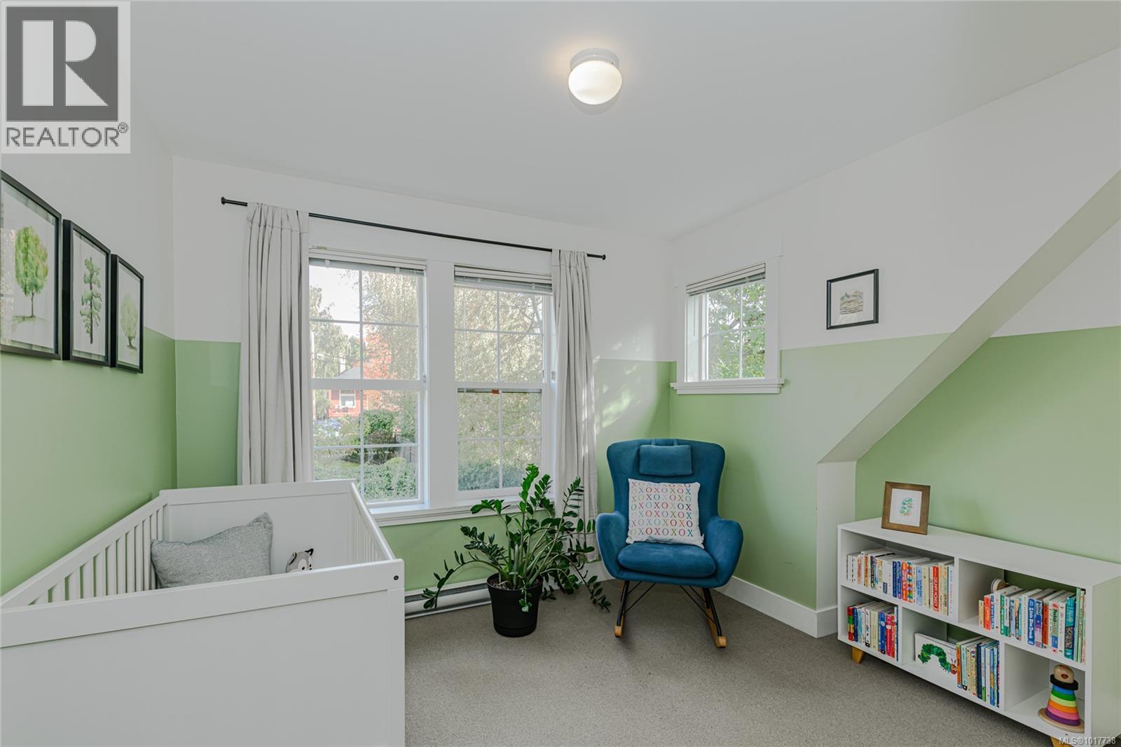 1 2738 Fifth Street, Victoria