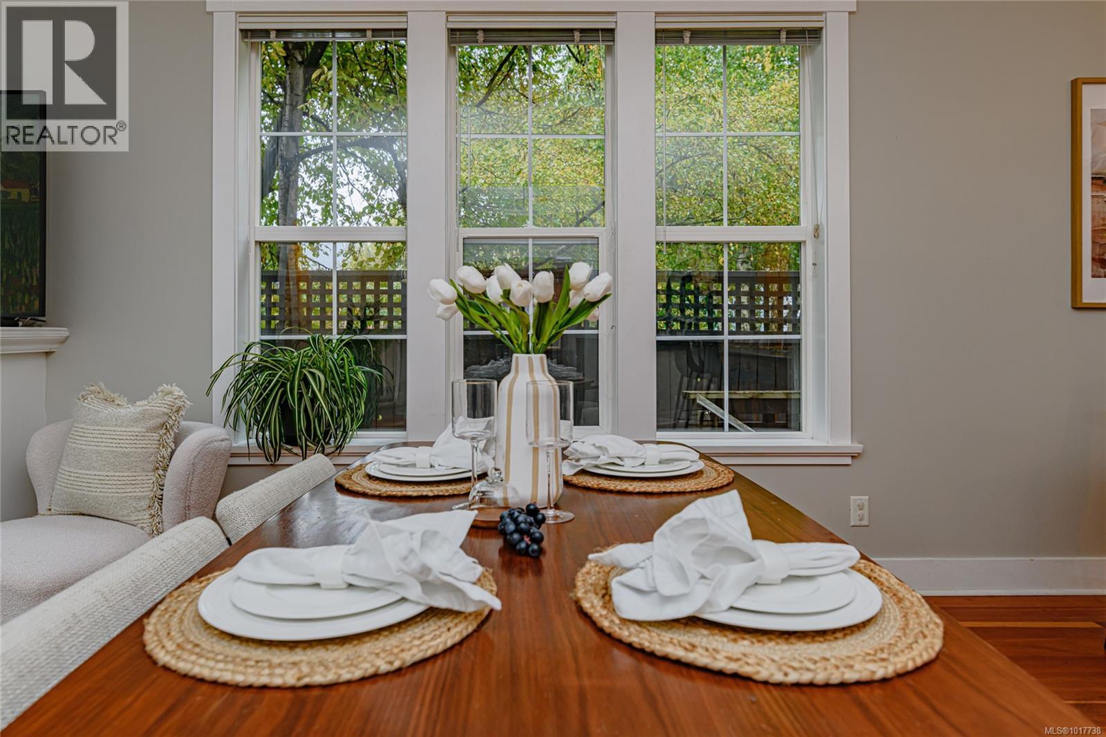 1 2738 Fifth Street, Victoria