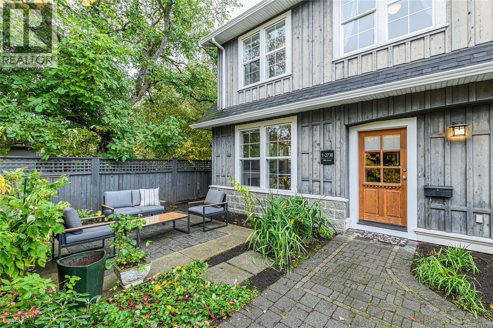 1 2738 Fifth Street, Victoria