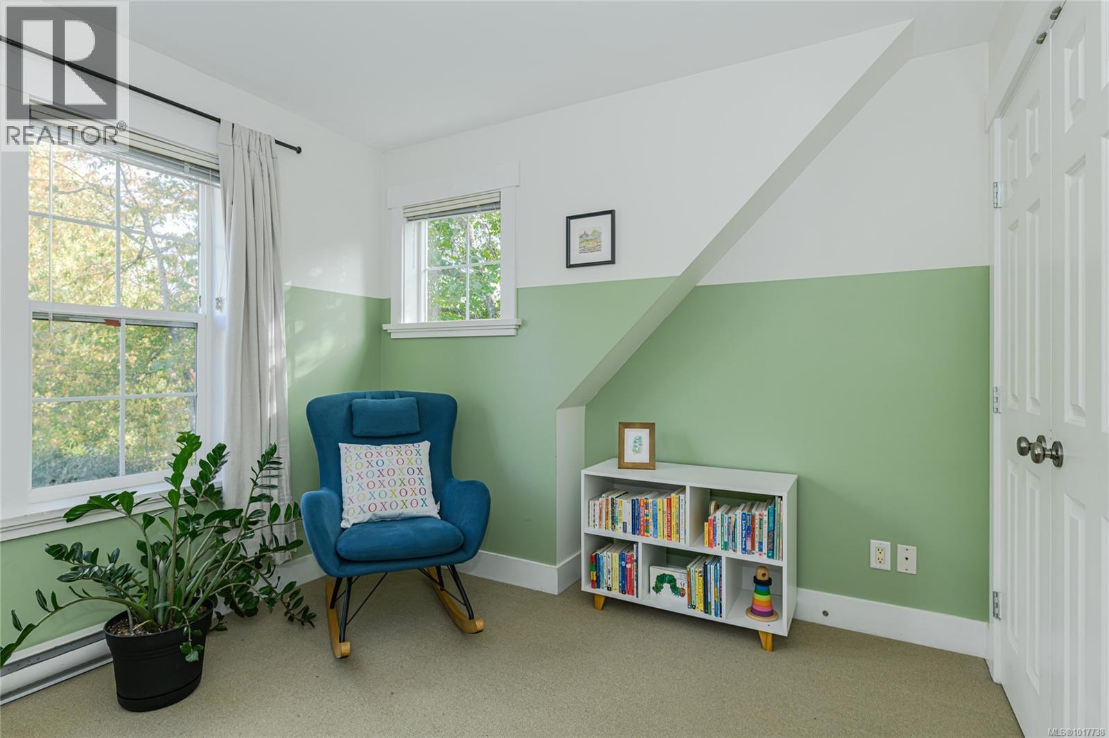 1 2738 Fifth Street, Victoria