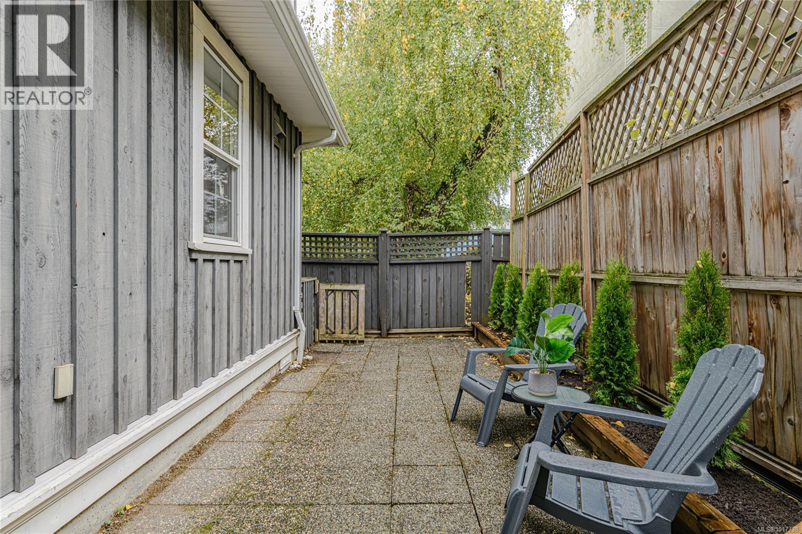 1 2738 Fifth Street, Victoria