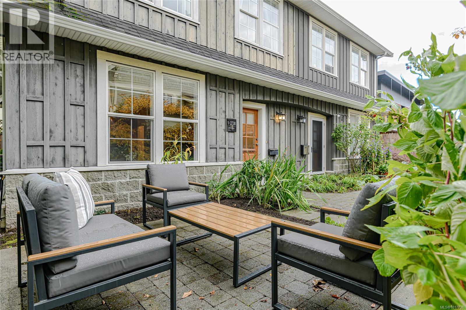 1 2738 Fifth Street, Victoria