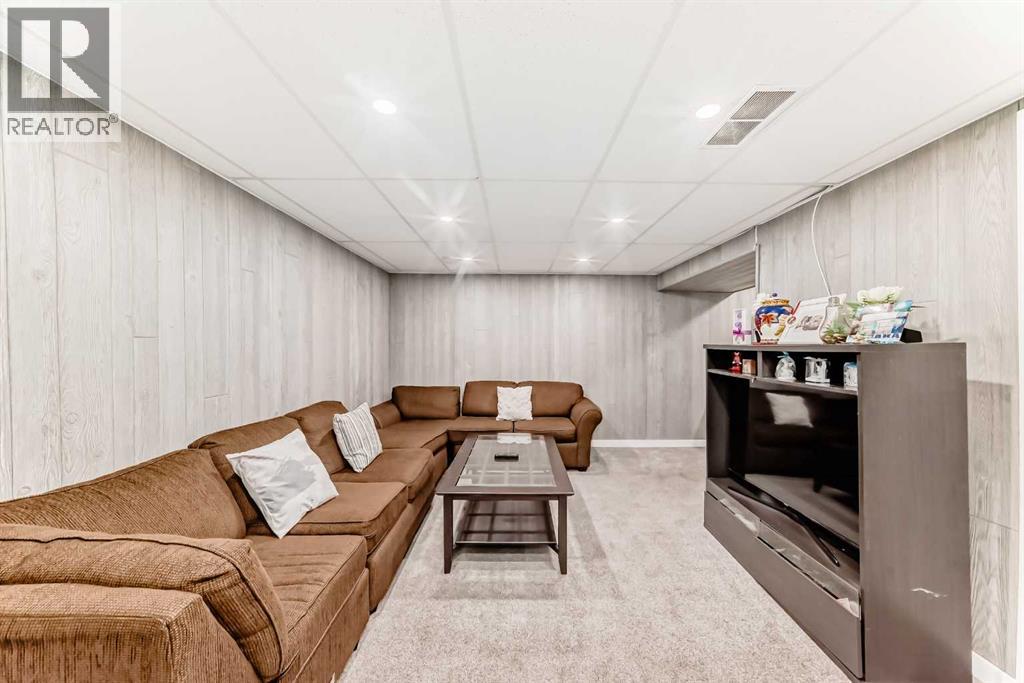 Single Family House for Sale in  Penedo Way SE Penbrooke Meadows Calgary 