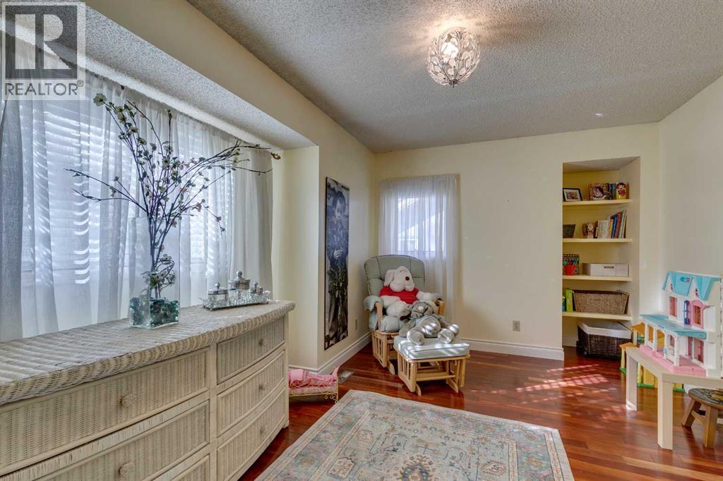 Single Family House for Sale in  Frontenac Avenue SW Upper Mount Royal Calgary 