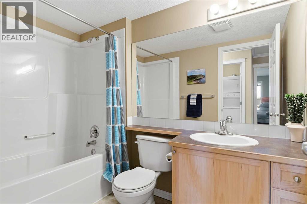 128 Centre Avenue, Cochrane