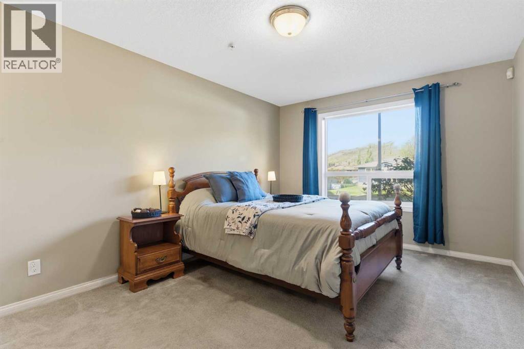 128 Centre Avenue, Cochrane