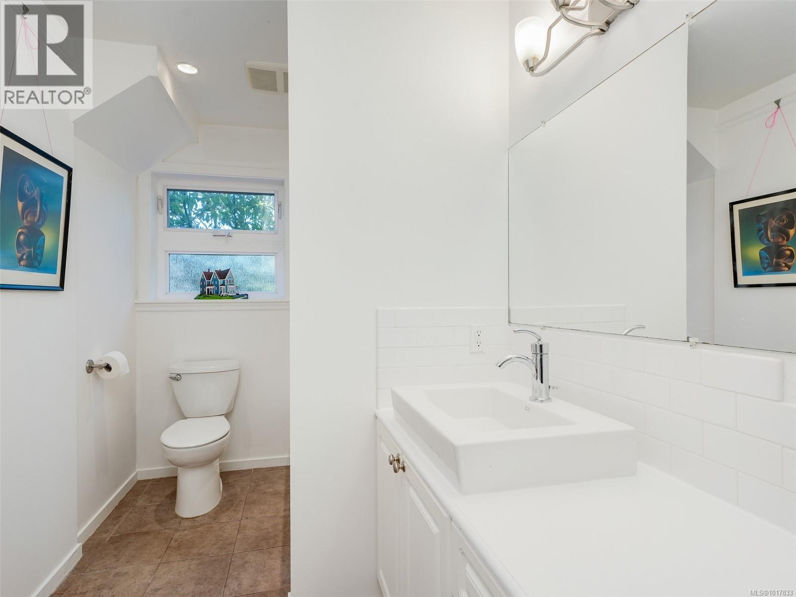 3221 Wascana Street, Saanich