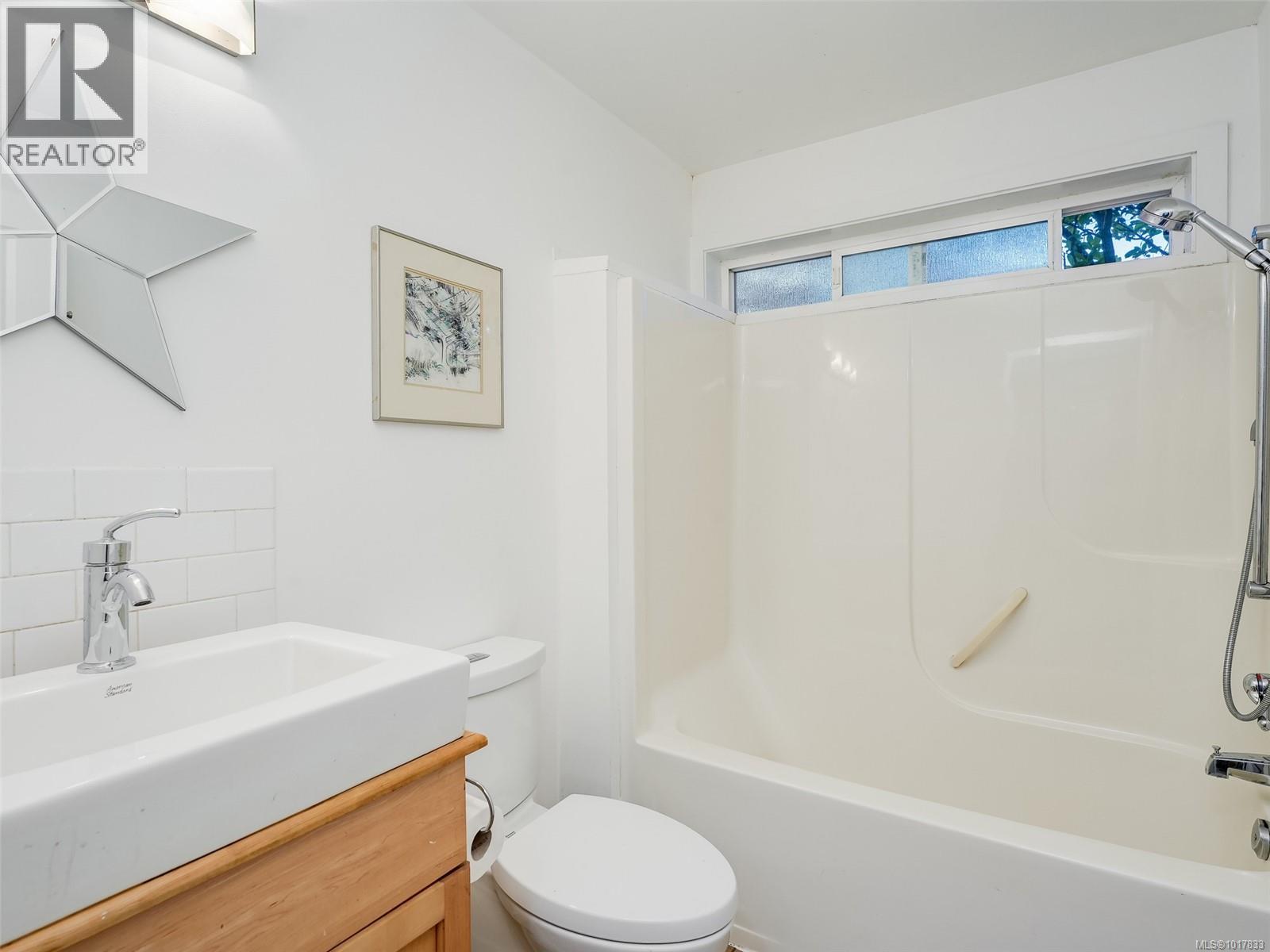 3221 Wascana Street, Saanich
