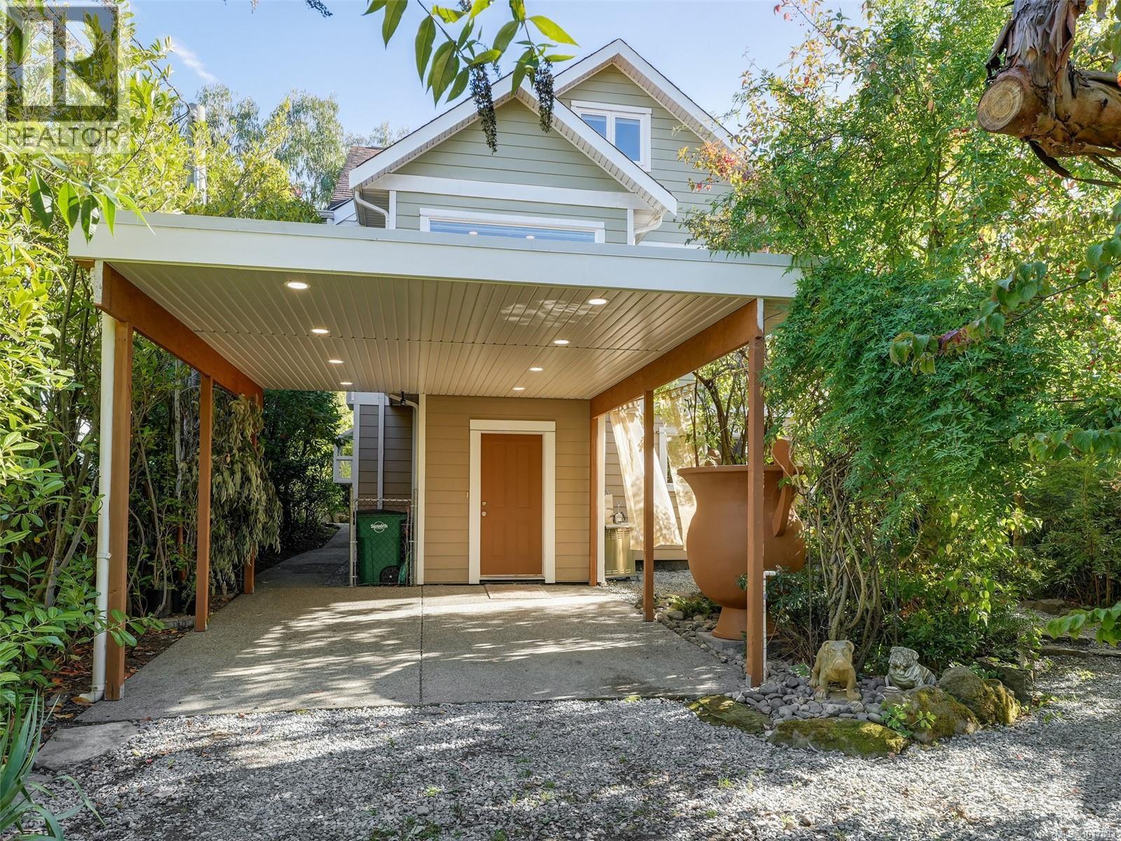 3221 Wascana Street, Saanich