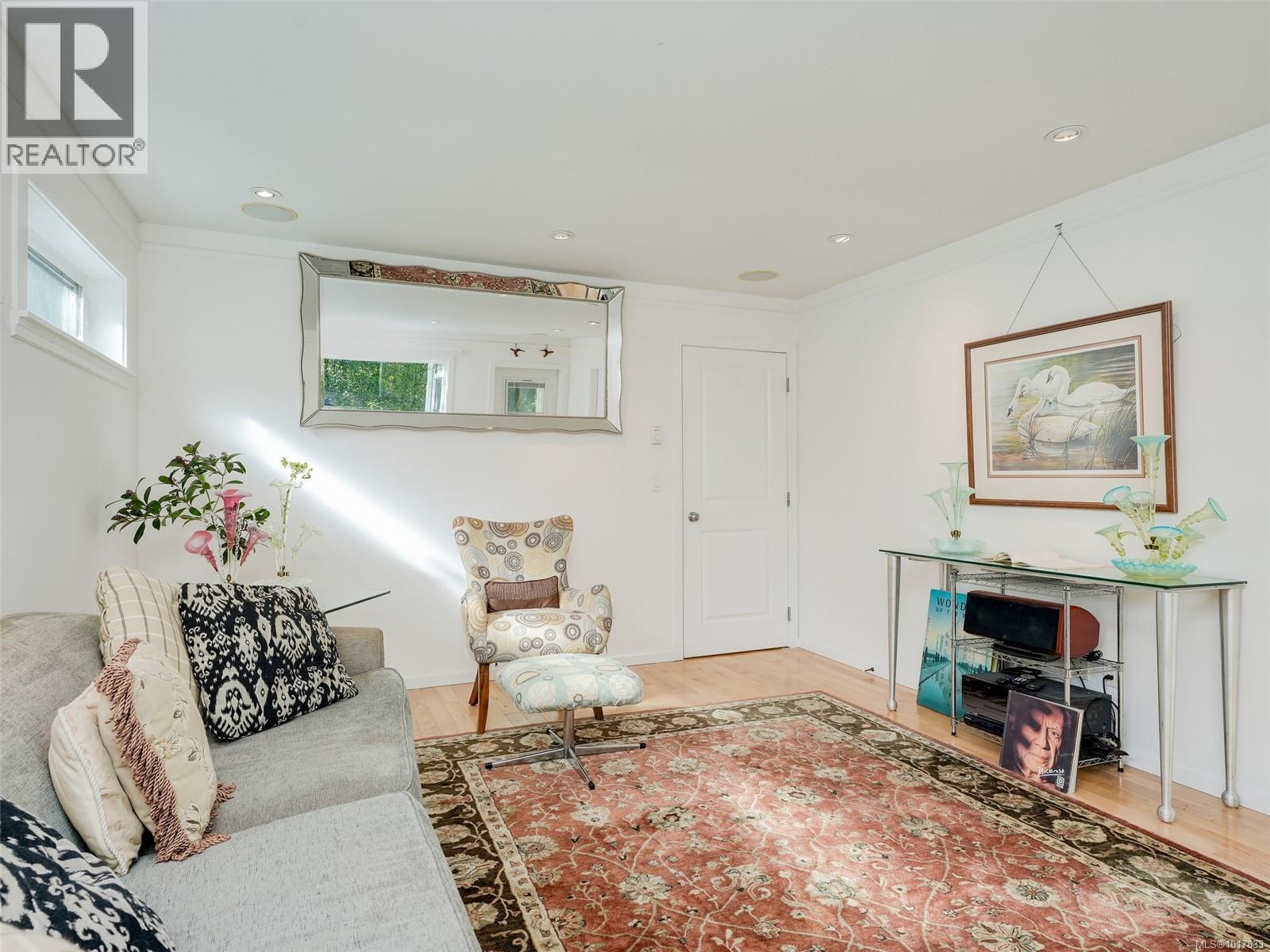 3221 Wascana Street, Saanich