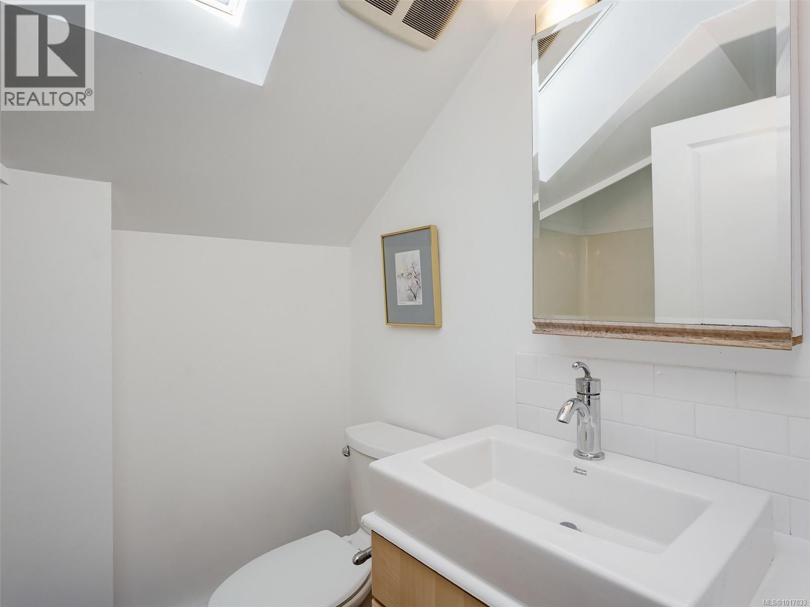 3221 Wascana Street, Saanich