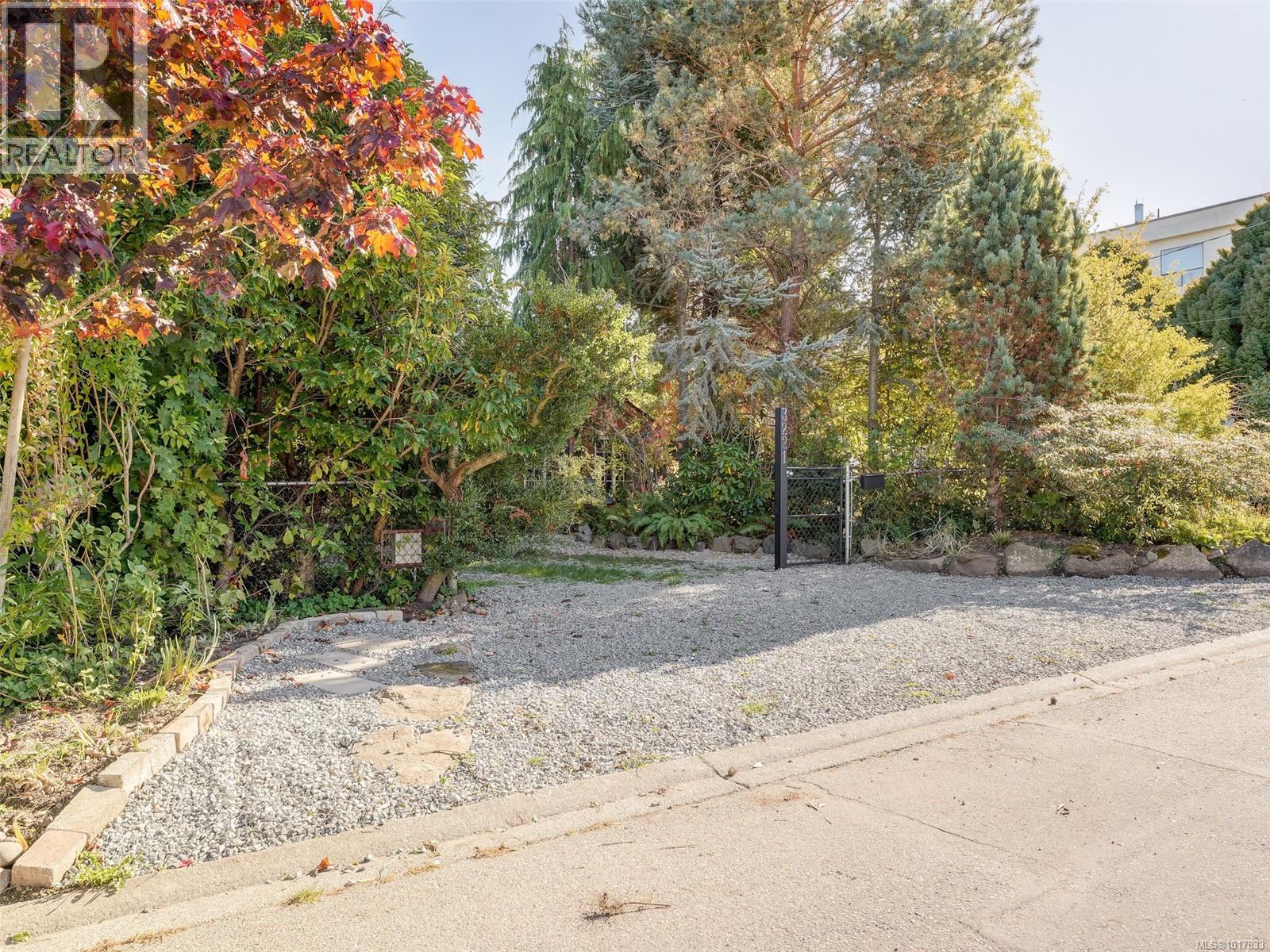 3221 Wascana Street, Saanich