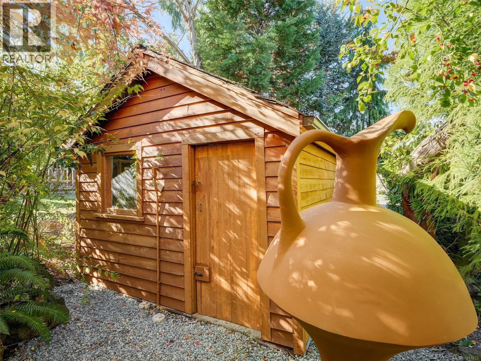 3221 Wascana Street, Saanich