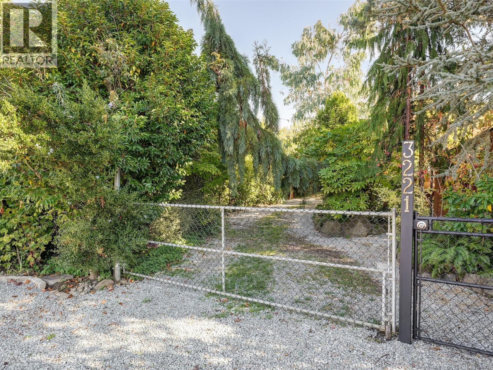 3221 Wascana Street, Saanich